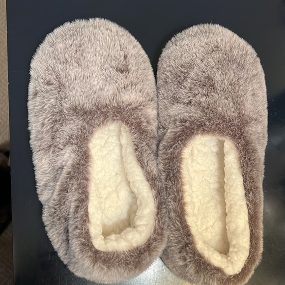 Slippers - Picture 3 of 4